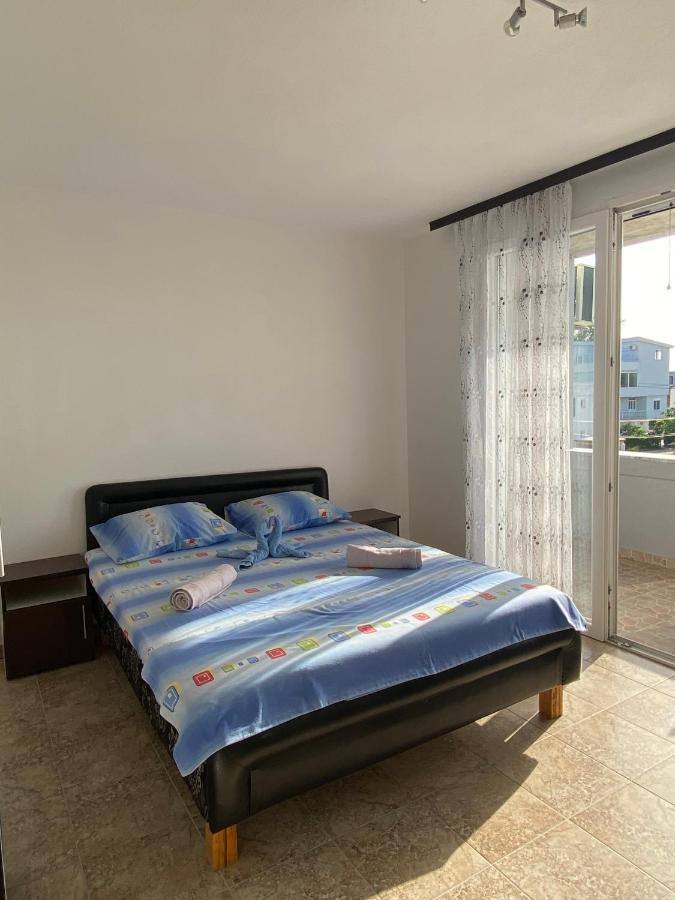 Apartment Leona Palushaj *