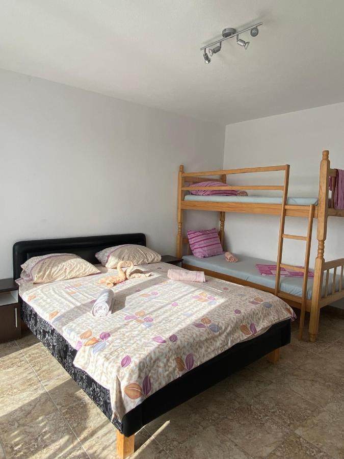 Apartment Leona Palushaj Donji Stoj