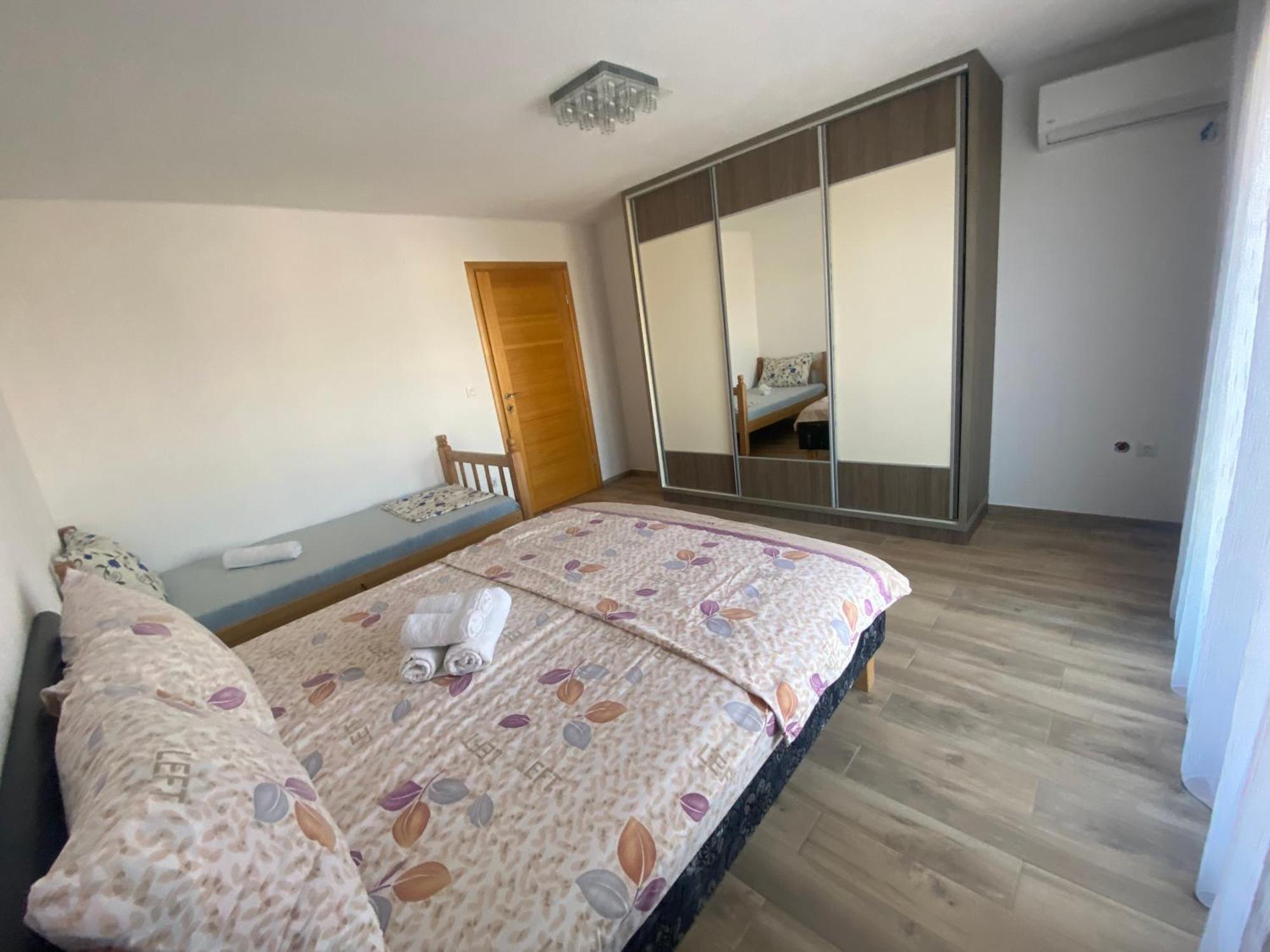 Apartment Leona Palushaj Donji Stoj