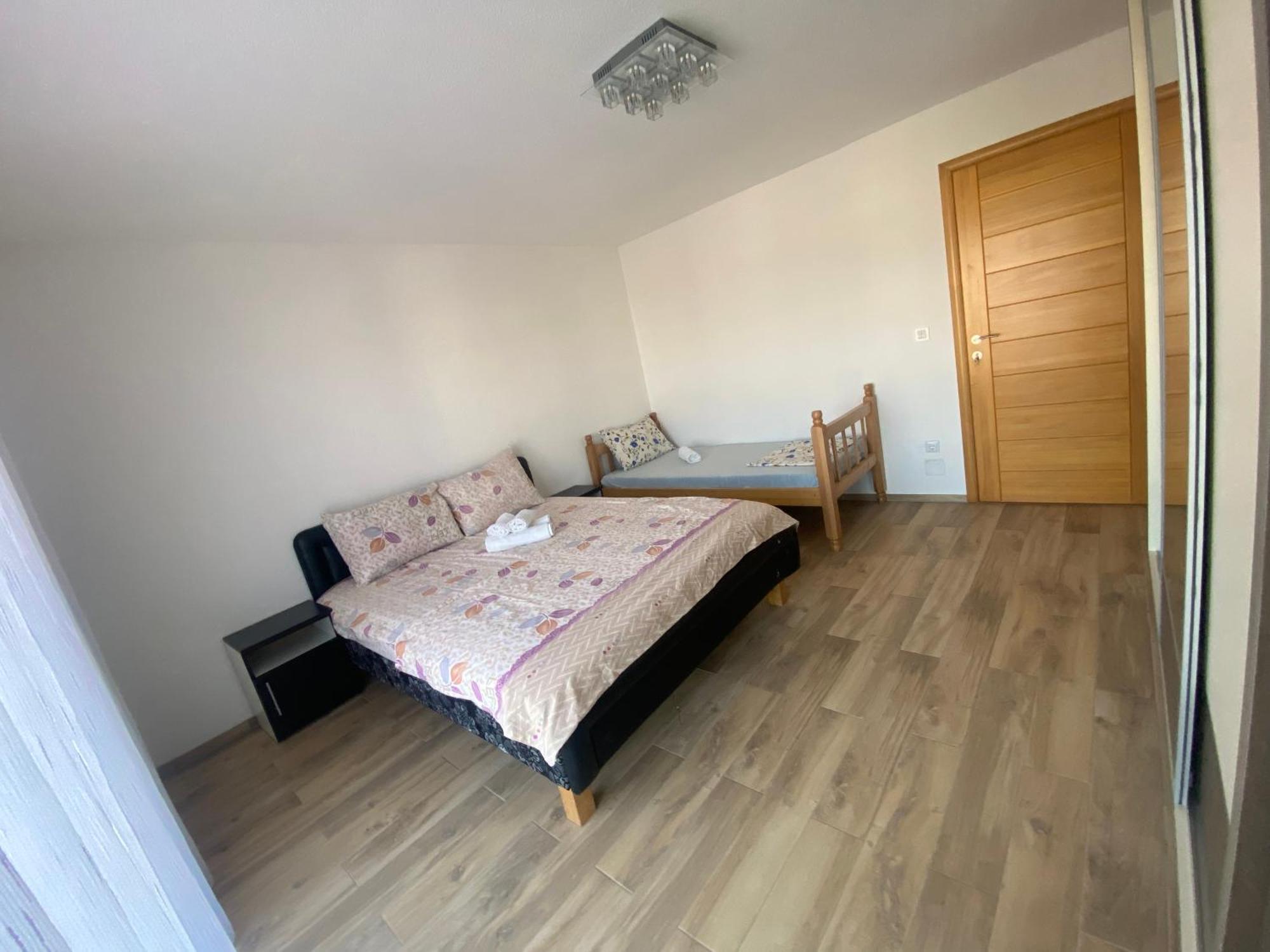 Apartment Leona Palushaj