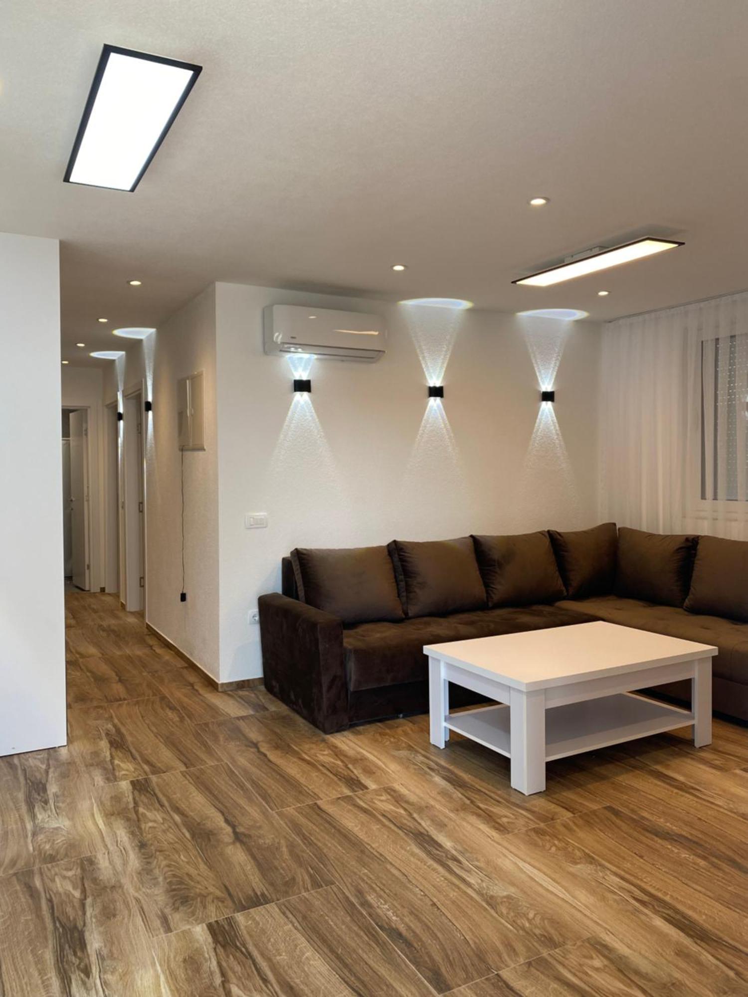 Apartment Leona Palushaj *