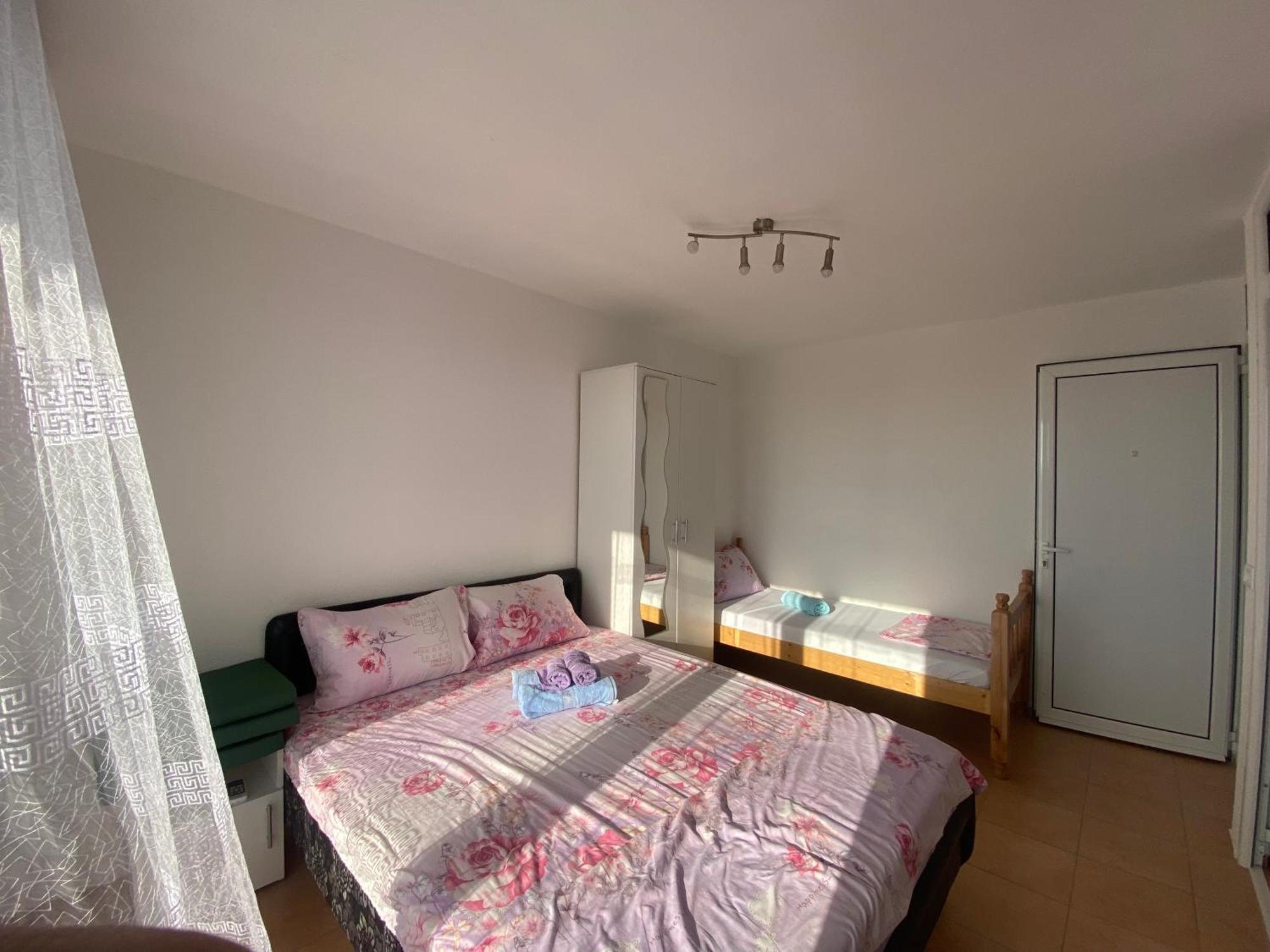 Apartment Leona Palushaj